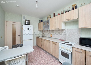 2-комнатная квартира: Новосибирск, Междуреченская улица, 3/1 (60м2)